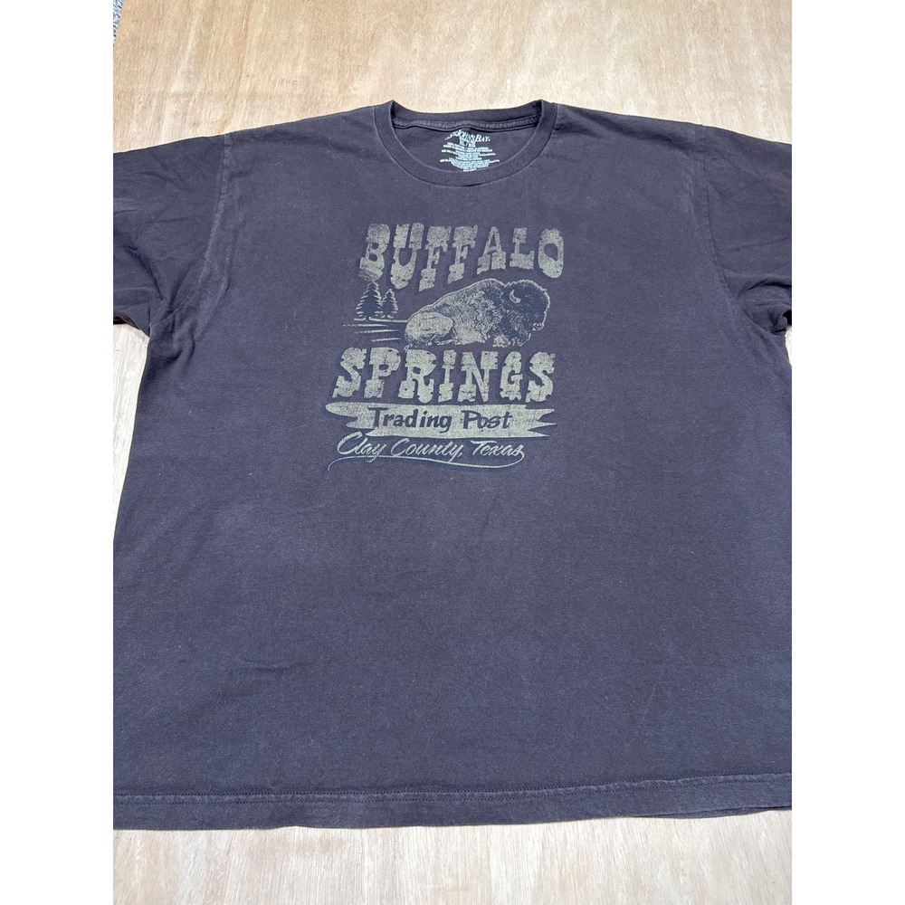 Mens Buffalo Springs‎ Trading Post Clay County Texas Graphic T Shirt Size XL